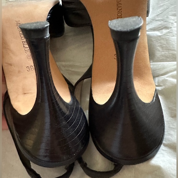 SOLD - Manolo Blahnik D’Orsay black slingback heels with bows - Picture 6 of 11